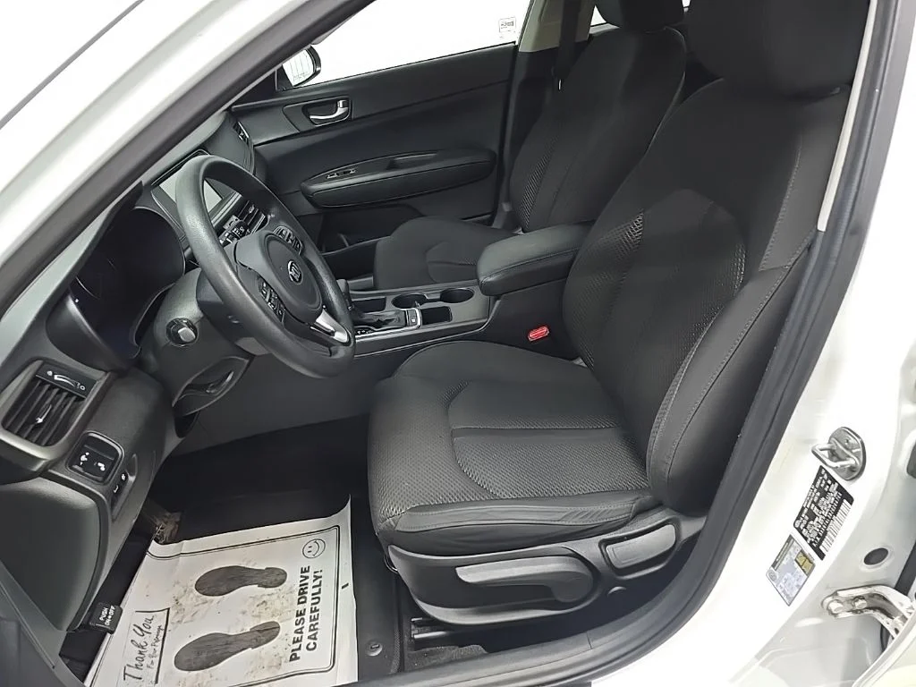 Used 2018 White Kia LX image 29