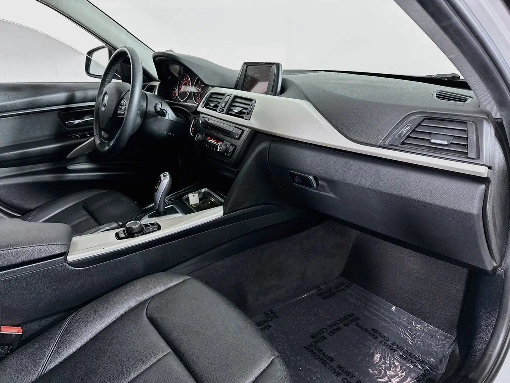 Used 2015 Alpine White BMW 320i image 27