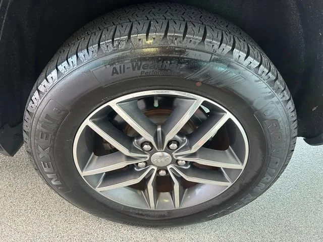 Used 2017 Velvet Red Pear Jeep Limited image 14