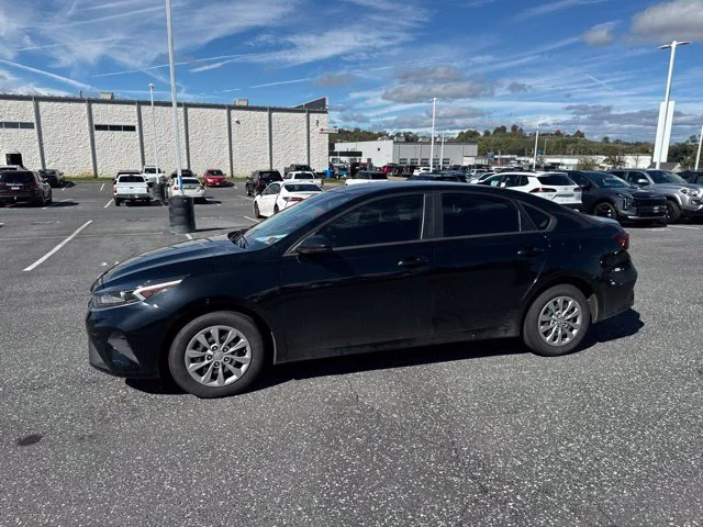 Used 2024 Black Kia LX image 7