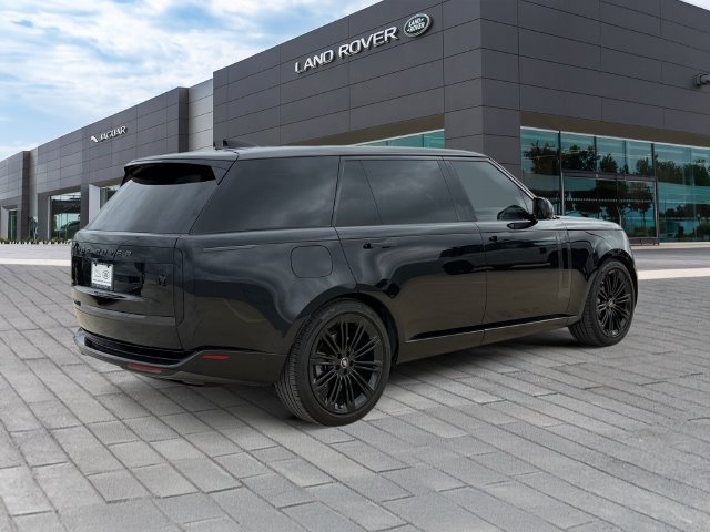 Used 2025 Black Land Rover SE image 5