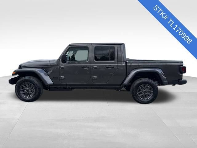 New 2026 Granite Crystal Metallic Clearcoat Jeep Sport S image 4
