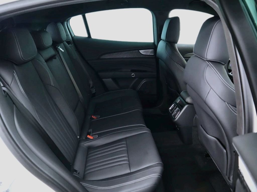 Used 2025 Bianco Astro Metallic Maserati Base image 23