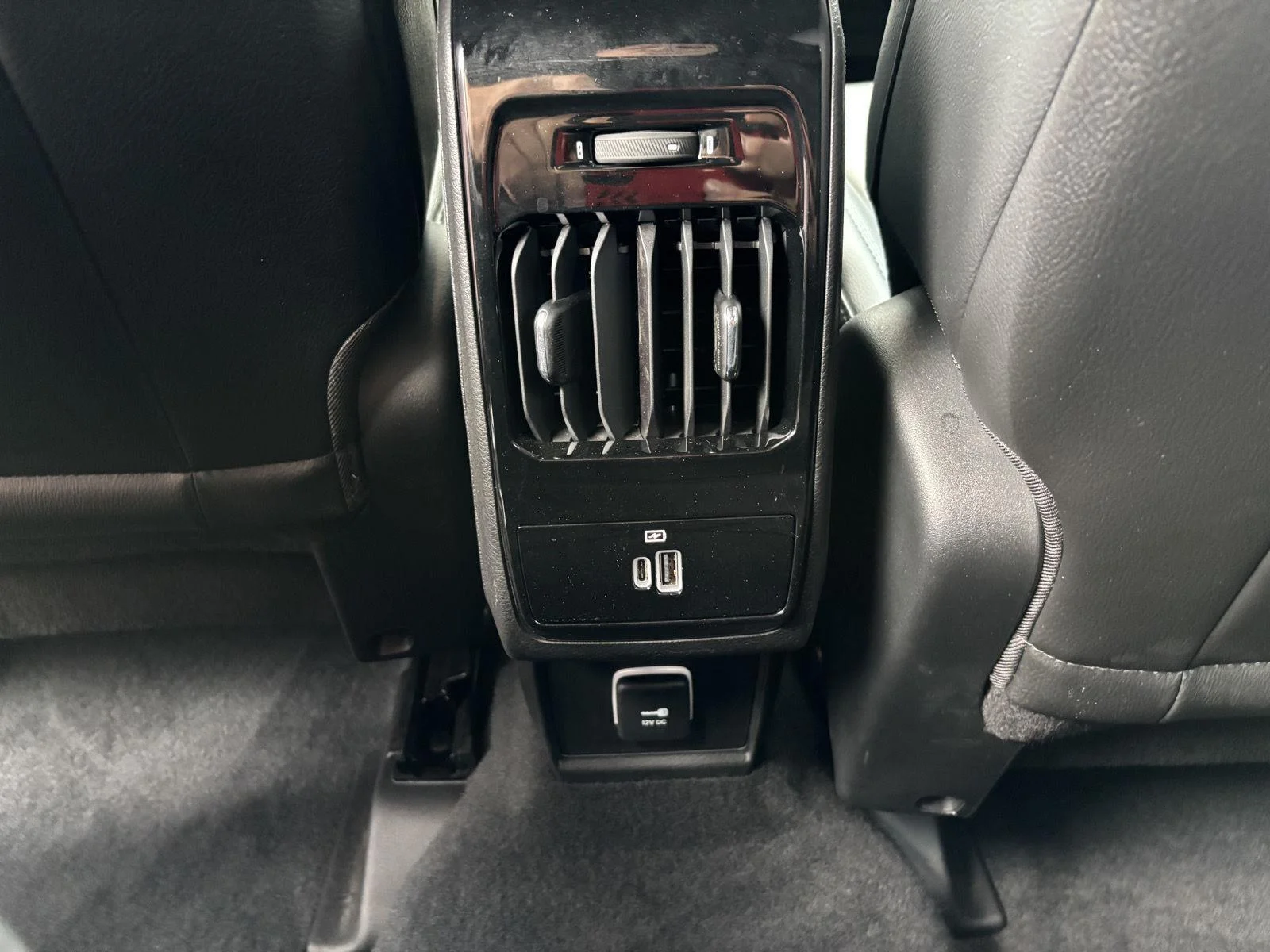 Used 2023 Bright White Clearcoat Jeep Latitude image 14
