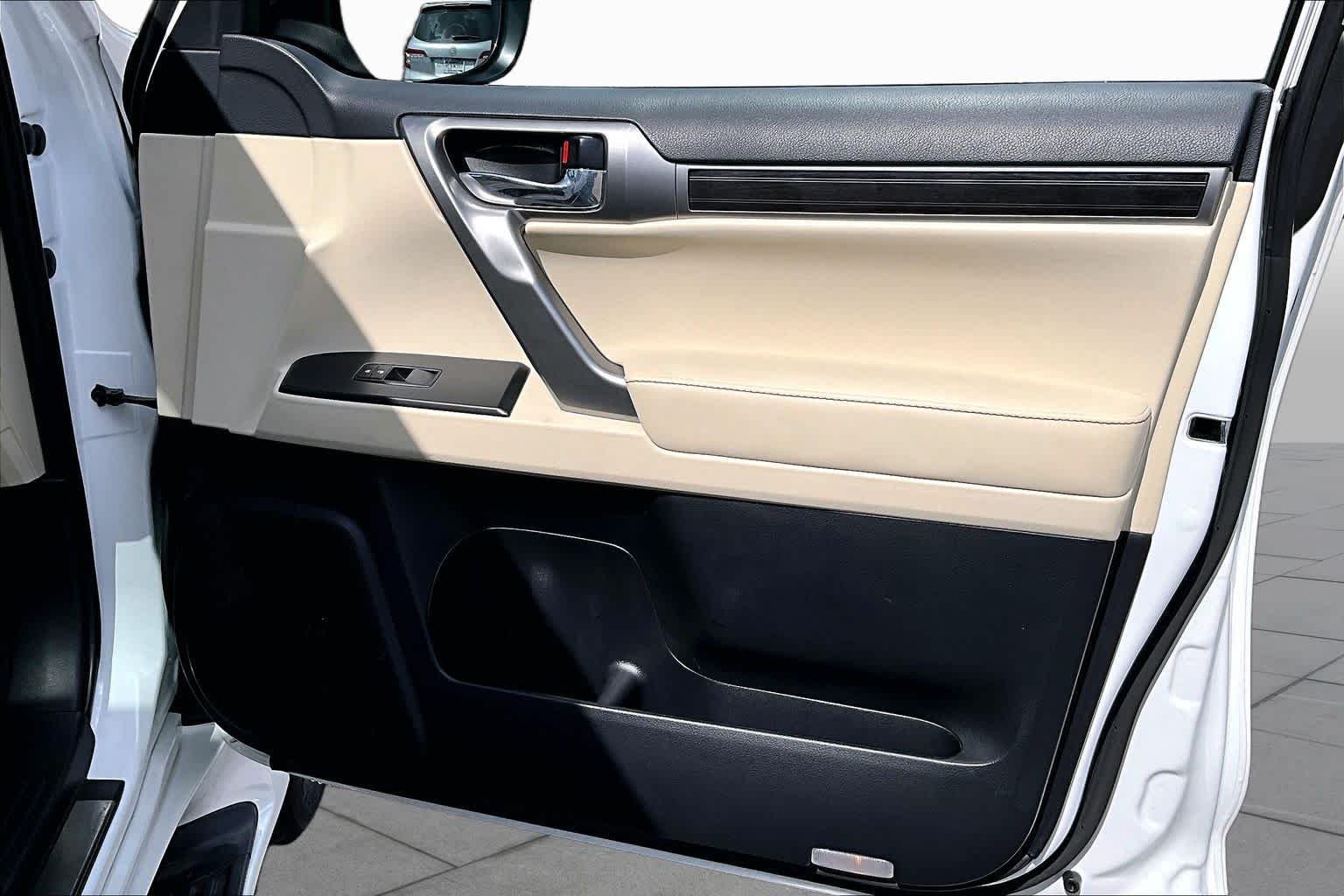 Used 2023 Eminent White Pearl Lexus Premium image 41