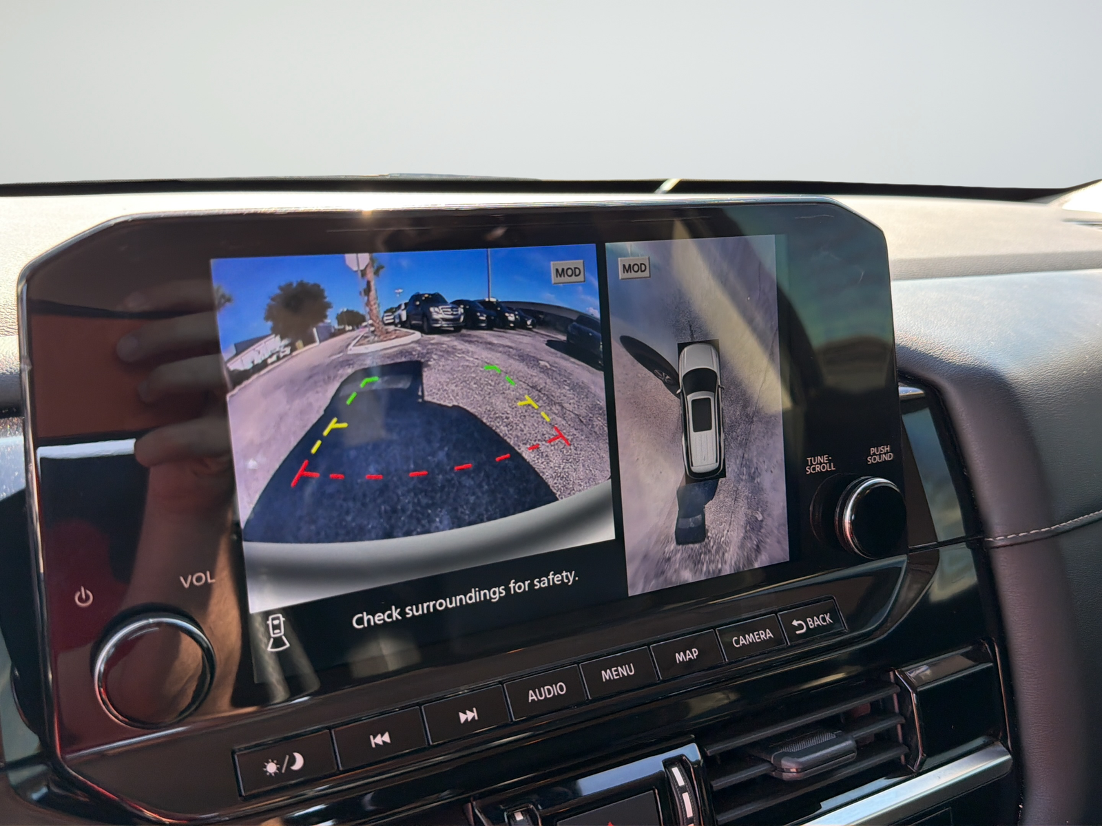 Used 2023 White Nissan SL image 23