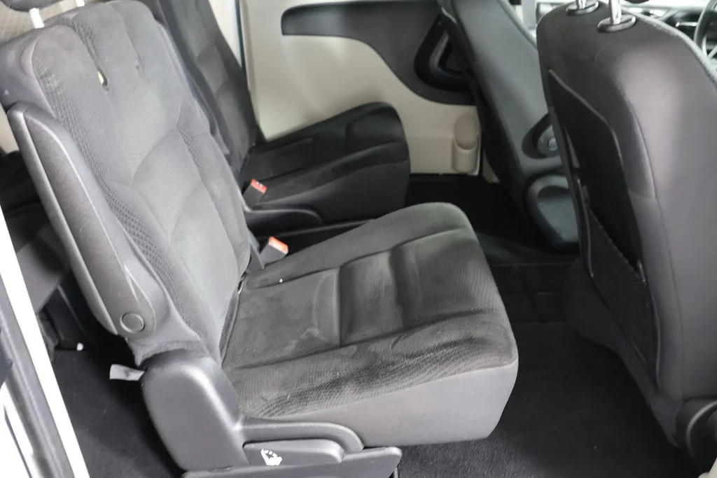 Used 2019 White Dodge SE image 18