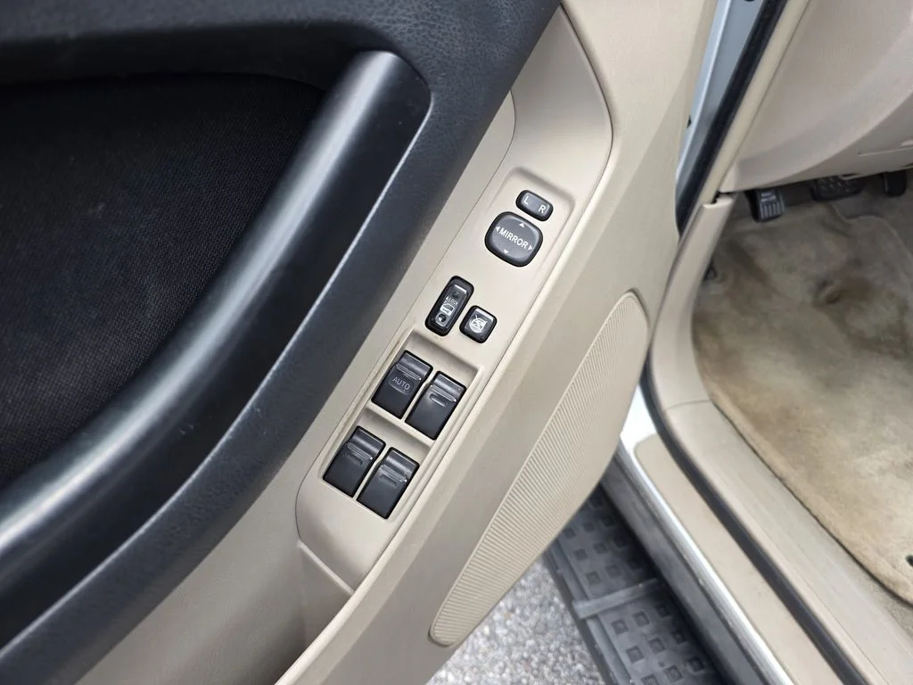 Used 2008 Silver Toyota SR5 image 17