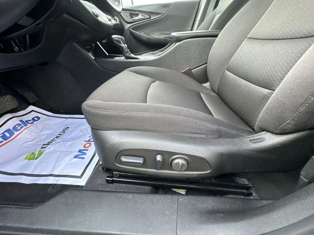 Used 2024 White Chevrolet LT image 12