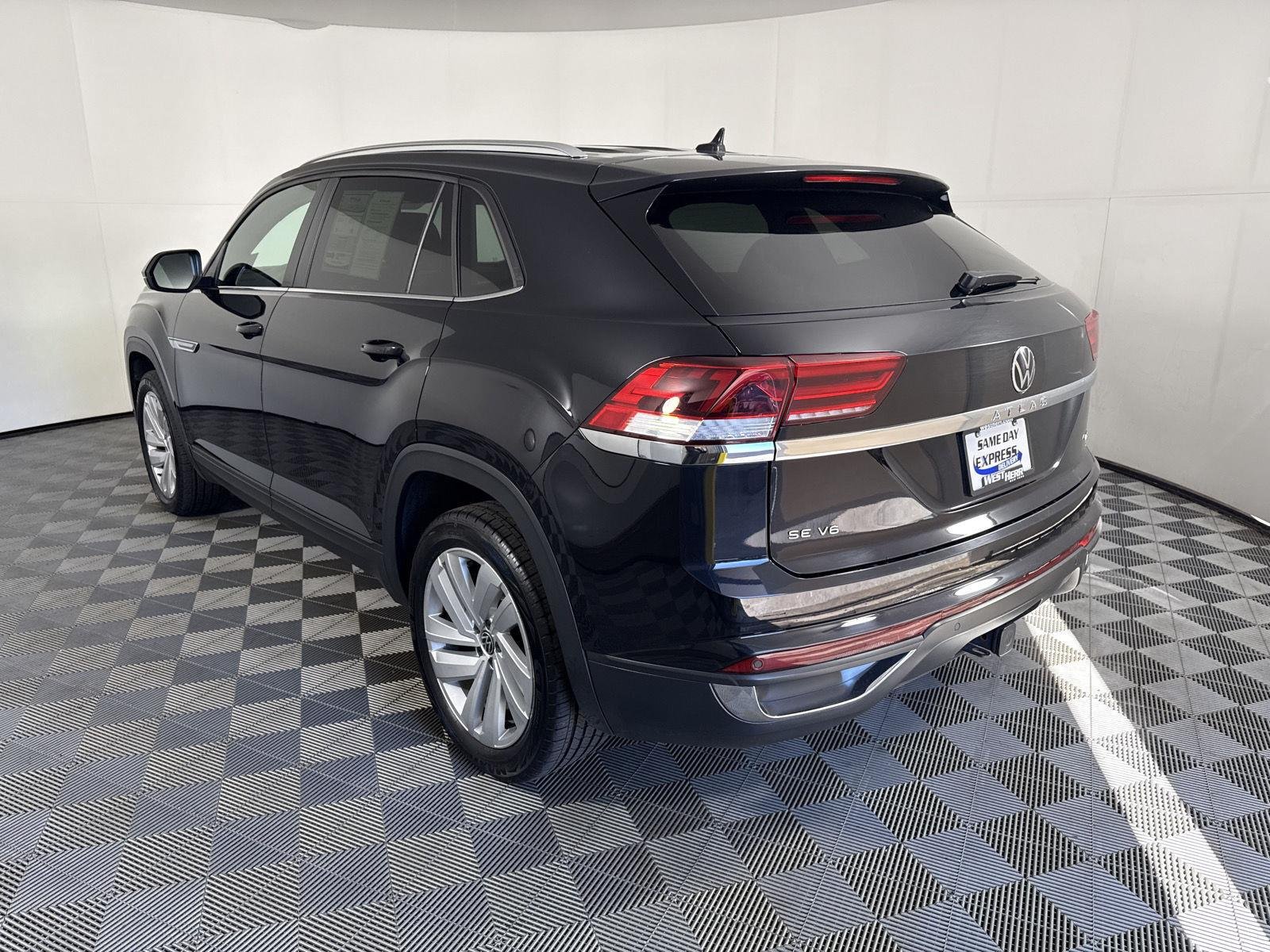 Used 2023 Deep Black Pearl Volkswagen 3.6L V6 SE w/Technology image 5