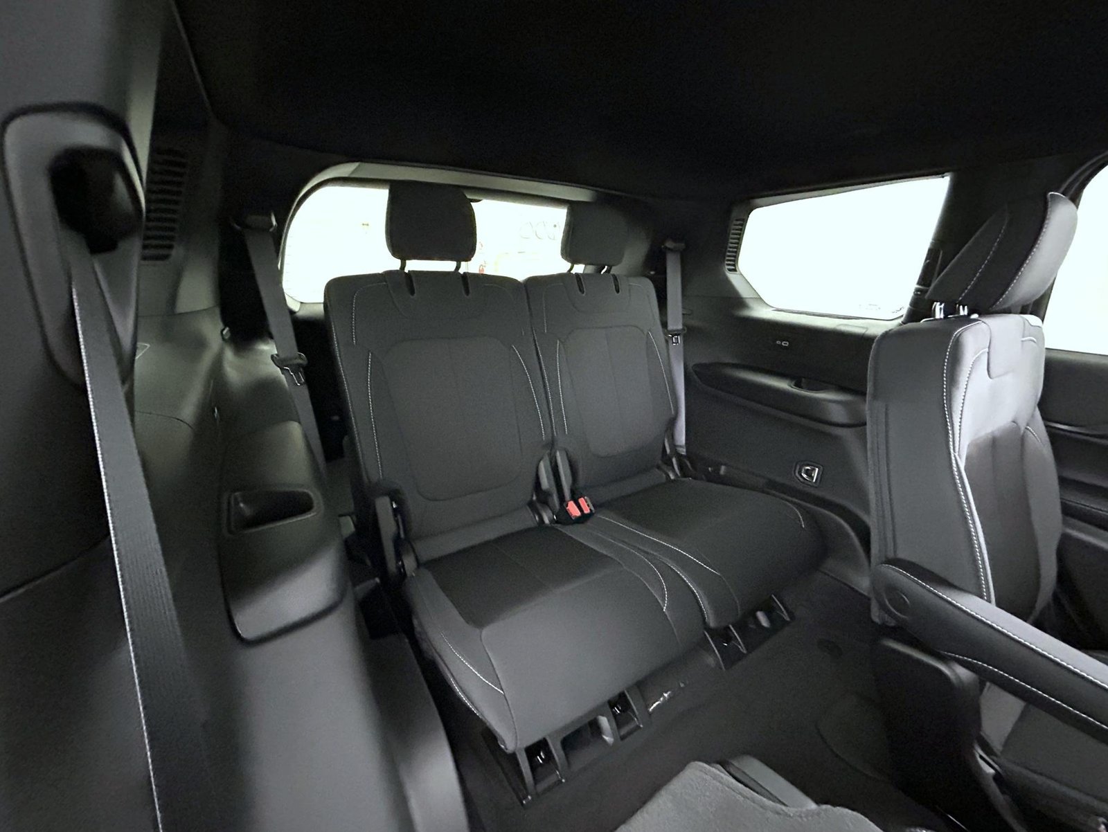 New 2026 Bright White Clear-Coat Exterior Paint Jeep Laredo image 19