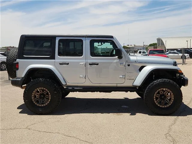 Used 2022 Silver Zynith Clearcoat Jeep Sahara 4x4 image 4