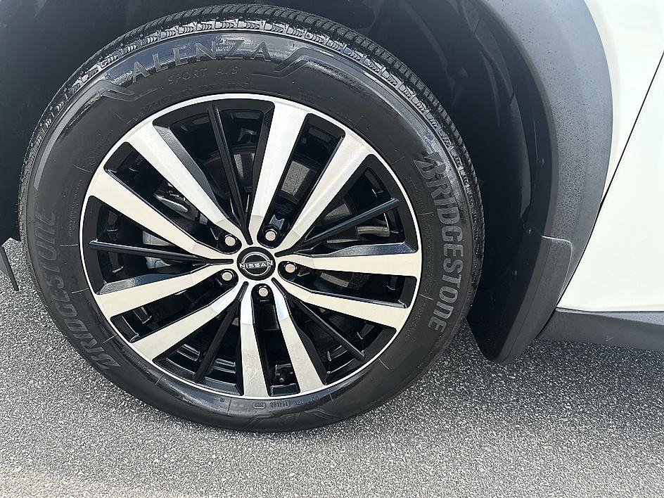 Certified Used 2024 Pearl White Tricoat Nissan Platinum image 9