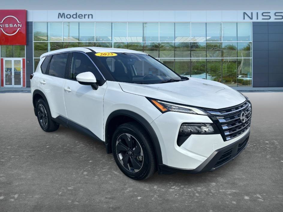 Used 2025 Everest White Pearl Nissan SV image 3