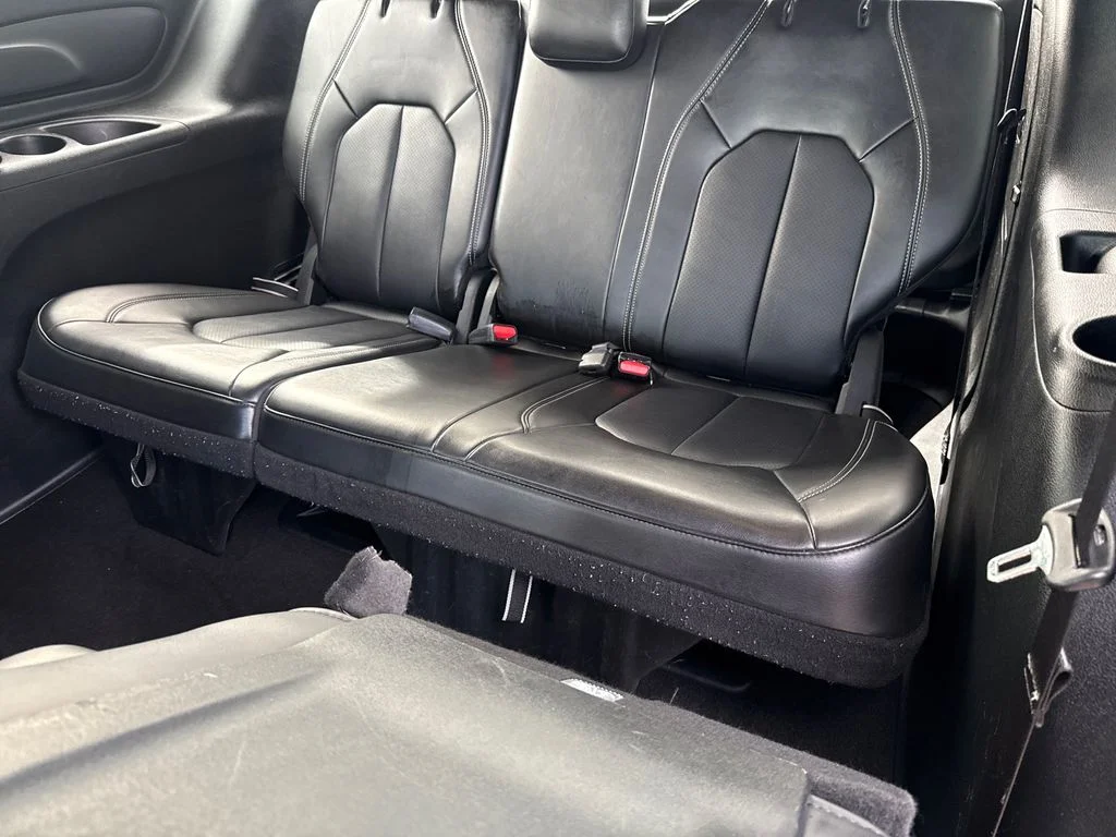 Used 2024 White Chrysler Select image 18