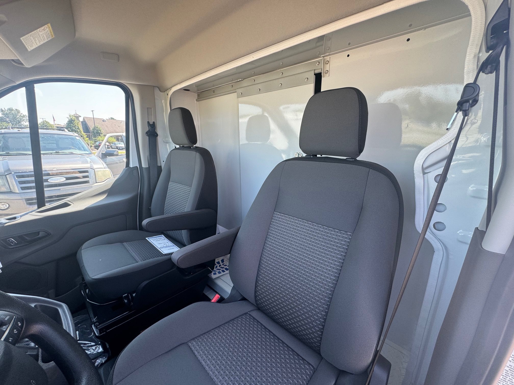 New 2025 Oxford White Ford Cutaway image 5