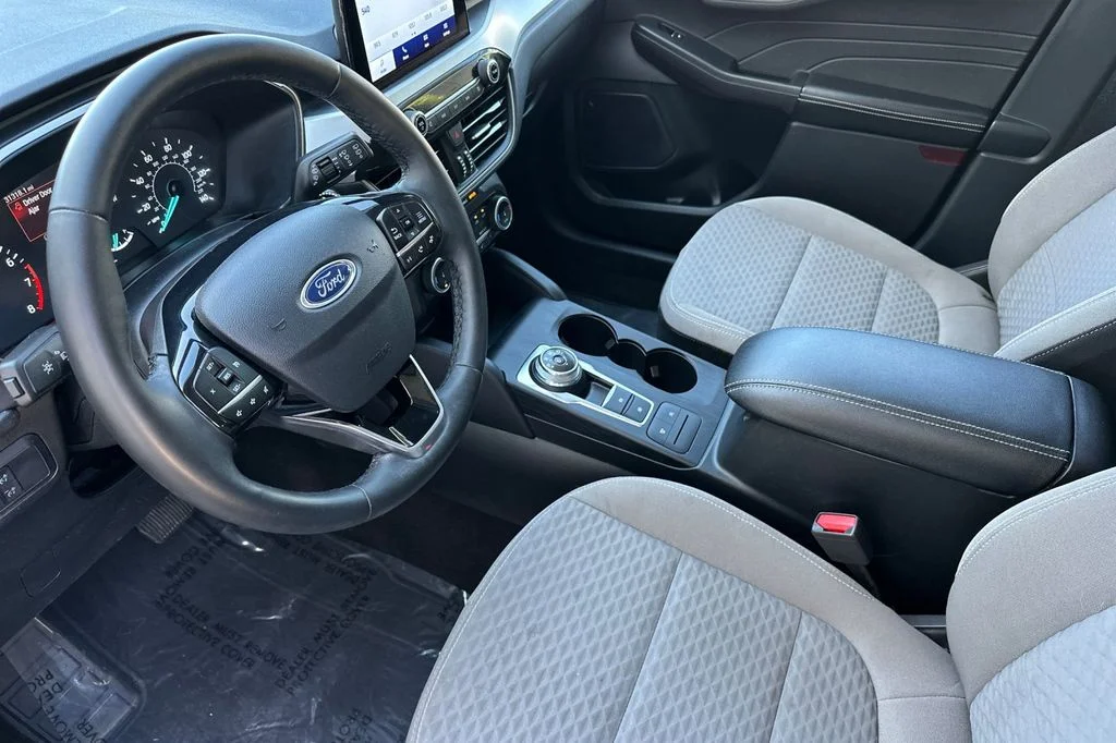 Used 2022 Black Ford SE image 12