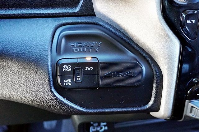 Used 2024 Silver Ram Laramie image 31