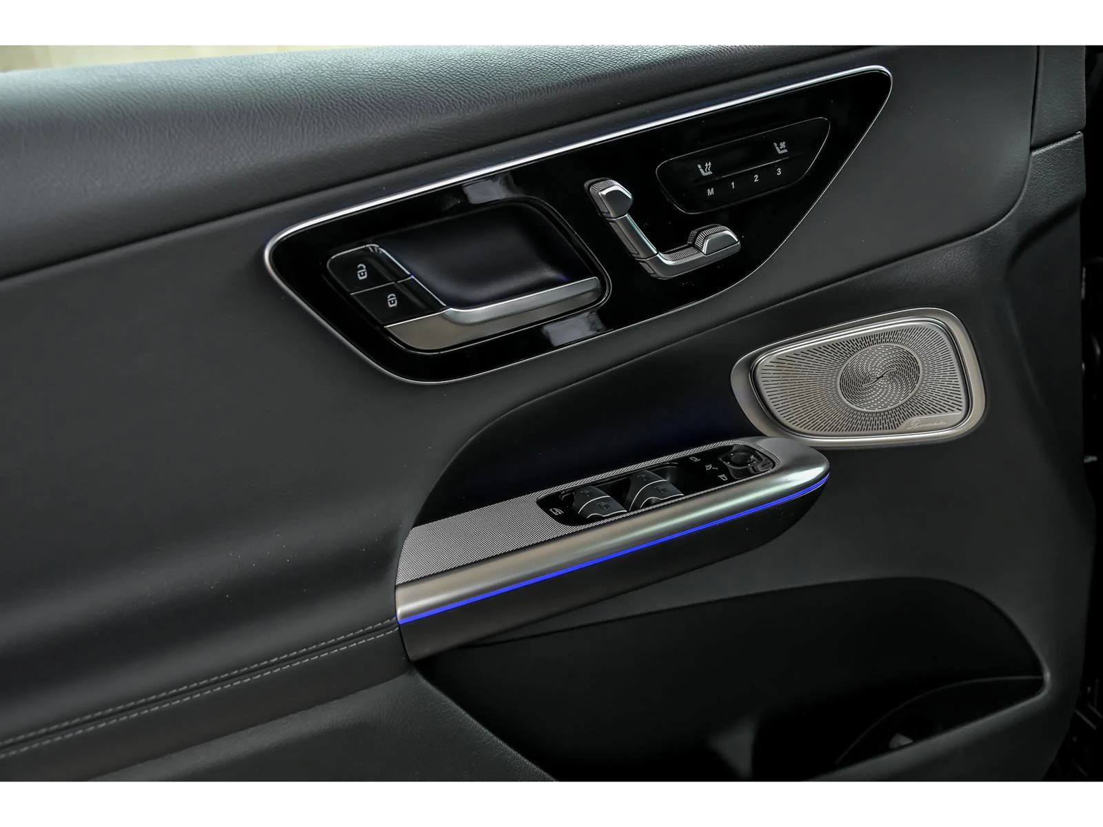 New 2026 Black Mercedes-Benz GLC 300 image 32