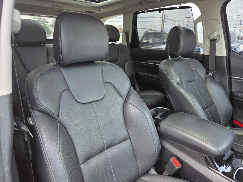 Used 2025 Black Kia SX image 27