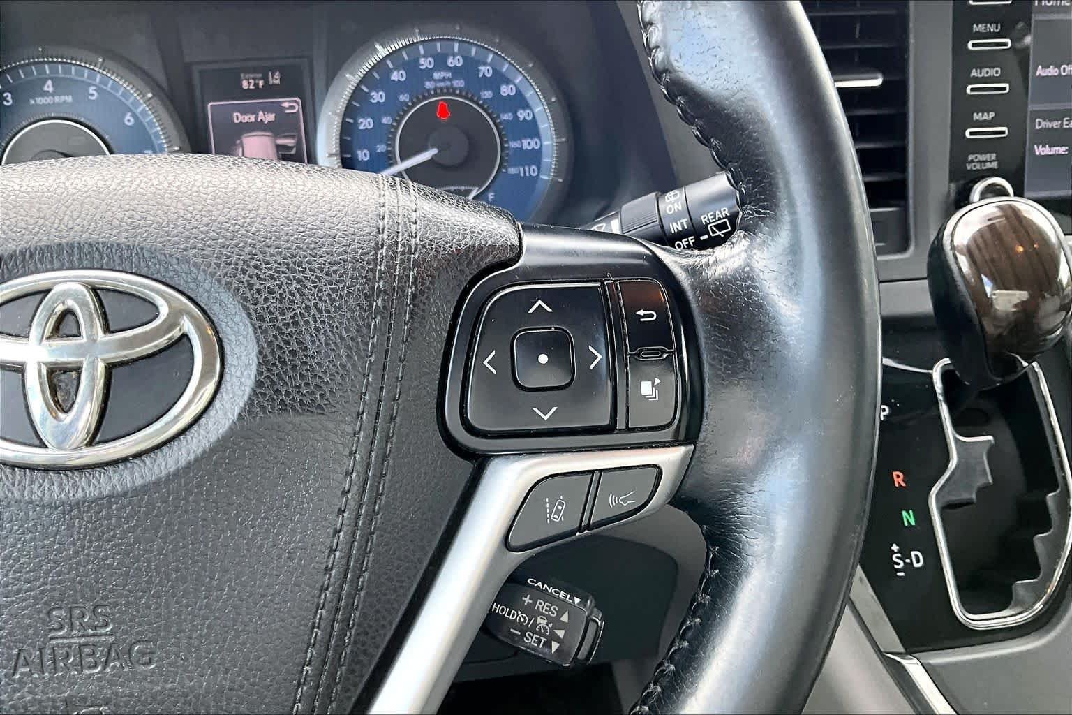 Used 2018 Midnight Black Metallic Toyota XLE image 22