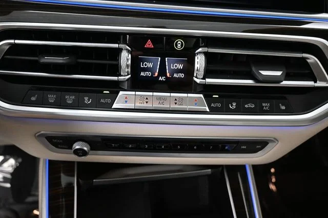 Used 2020 Black BMW sDrive40i image 40