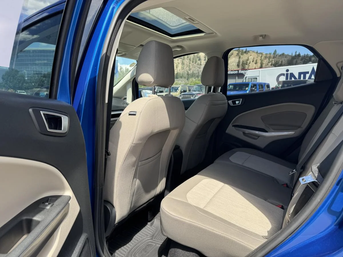 Used 2018 Blue Ford SE image 11
