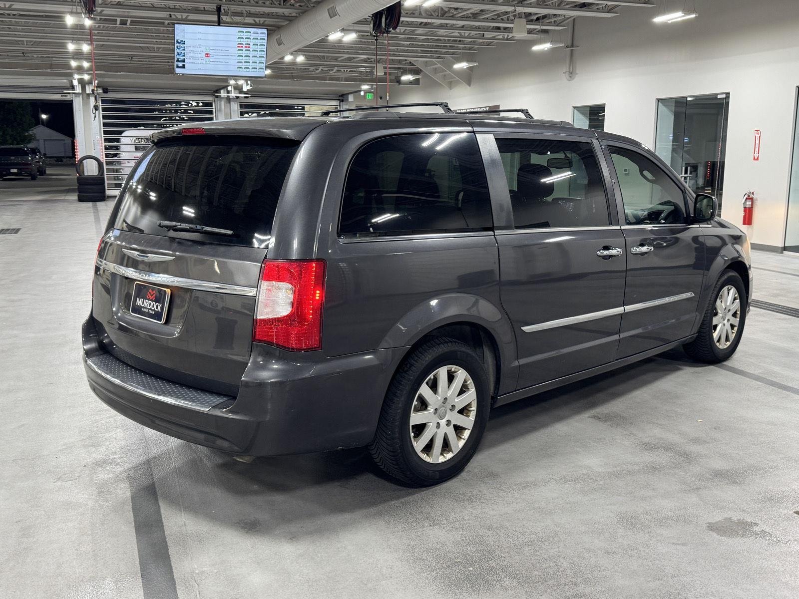 2016 Chrysler Town & Country Touring - Photo 13