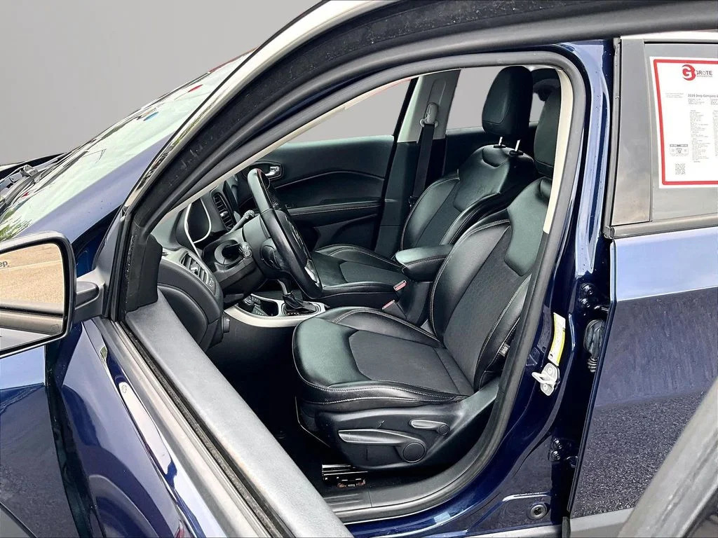 Used 2019 Blue Jeep Latitude image 26