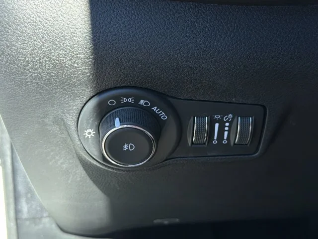 Used 2025 White Jeep Trailhawk image 31
