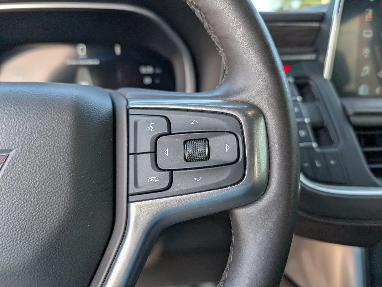 Used 2023 RADIANT RED TINTCOAT Chevrolet Z71 image 26
