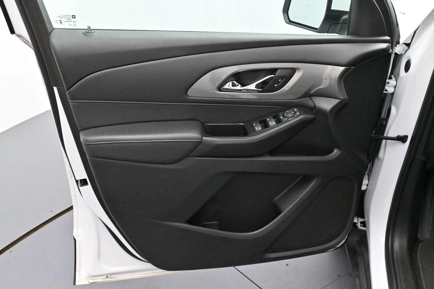 Used 2023 Summit White Chevrolet LT Cloth image 10