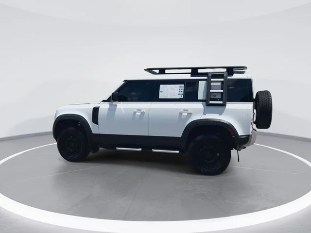 Used 2023 White Land Rover S image 5