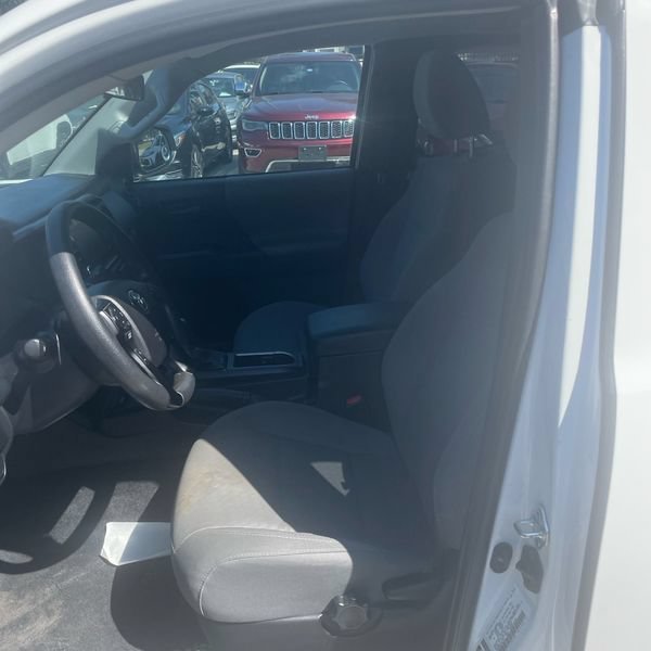 Used 2022 White Toyota SR image 17