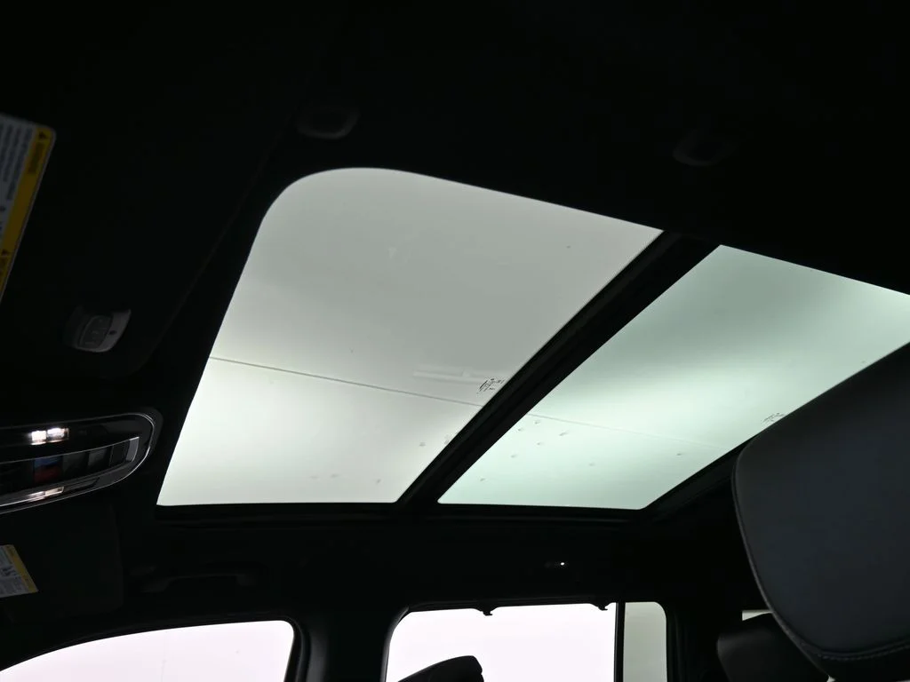 New 2026 Bright White Clear-Coat Exterior Paint Jeep Limited Reserve image 13