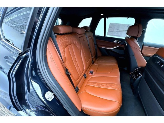 New 2026 Carbon Black Metallic BMW xDrive50e image 31