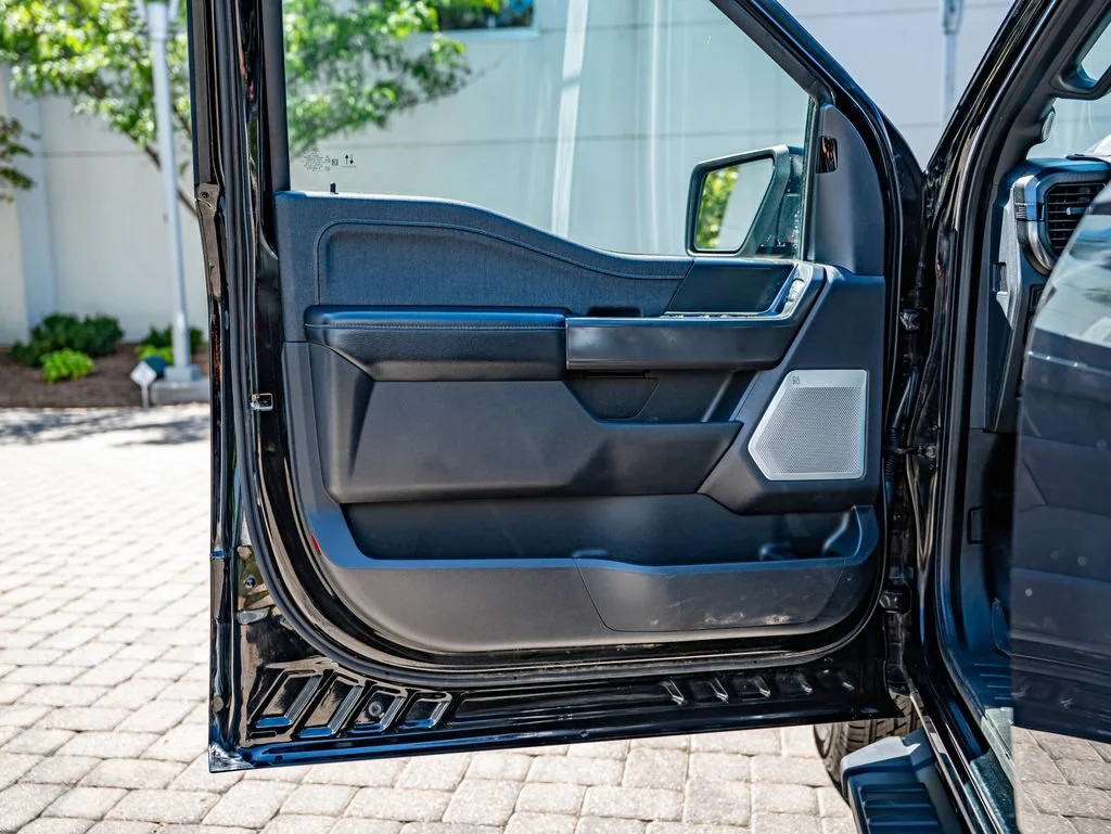 Used 2024 Agate Black Metallic Ford Lariat image 20