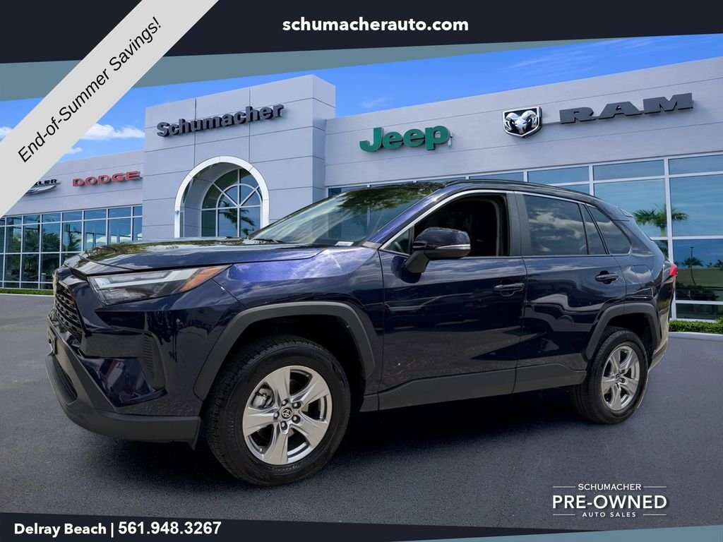 Used 2025  Toyota XLE image 3