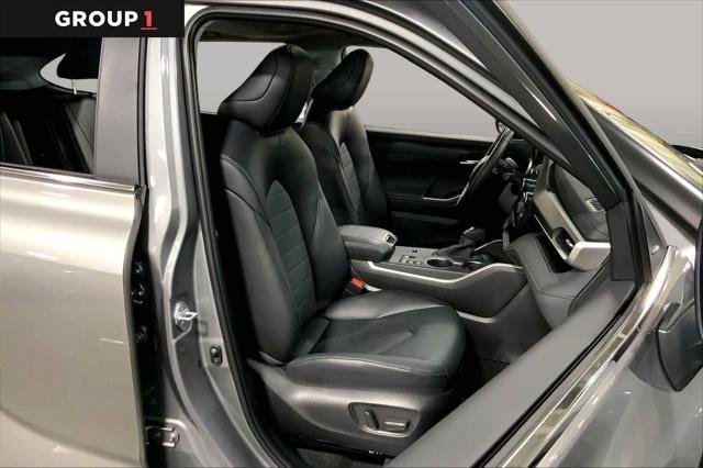 Certified Used 2025 PRECIOUS METAL Toyota  image 9