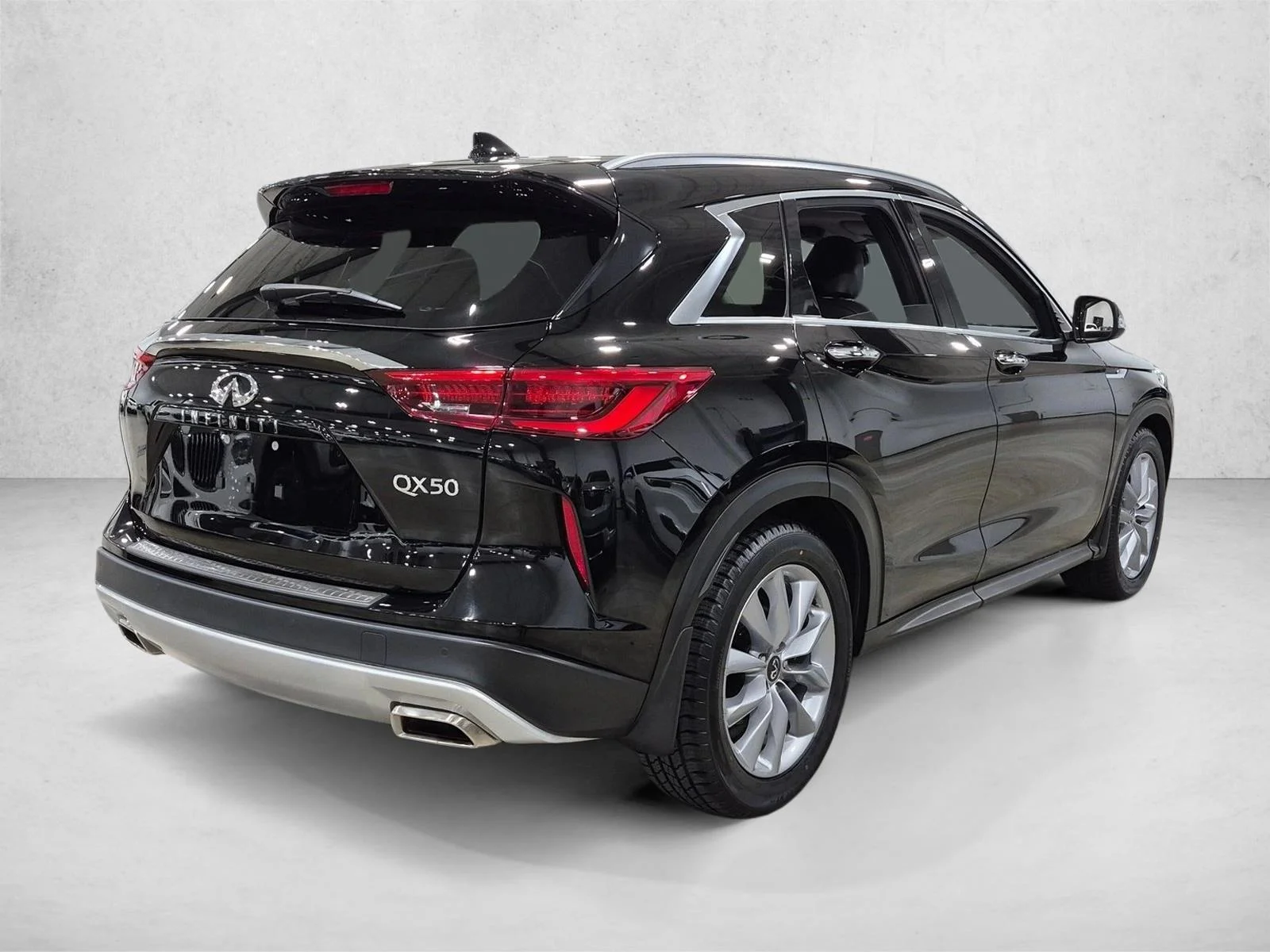 Used 2021 Black Obsidian INFINITI LUXE image 5