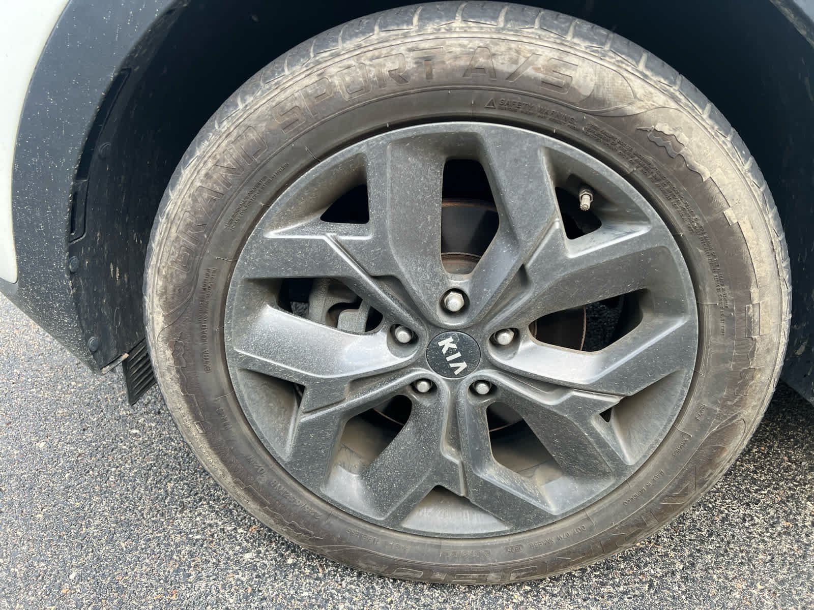 Used 2022 Snow White Pearl Kia LX image 14