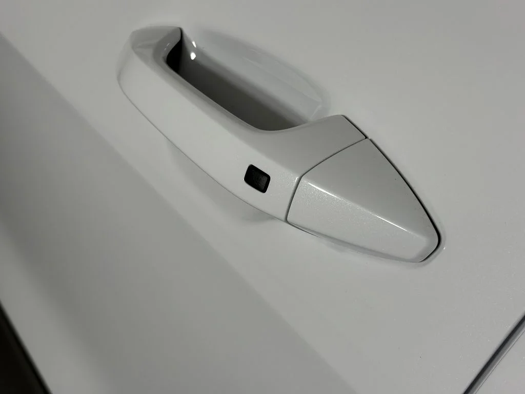 New 2026 Glacial White Pearl Kia EX image 12
