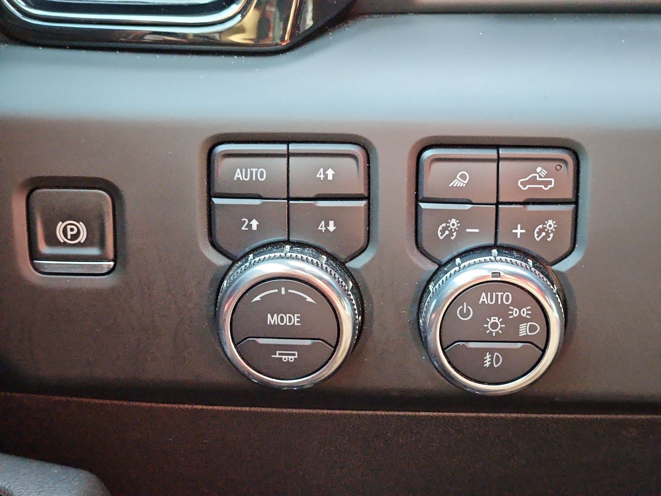 Used 2025 Summit White GMC AT4 image 24