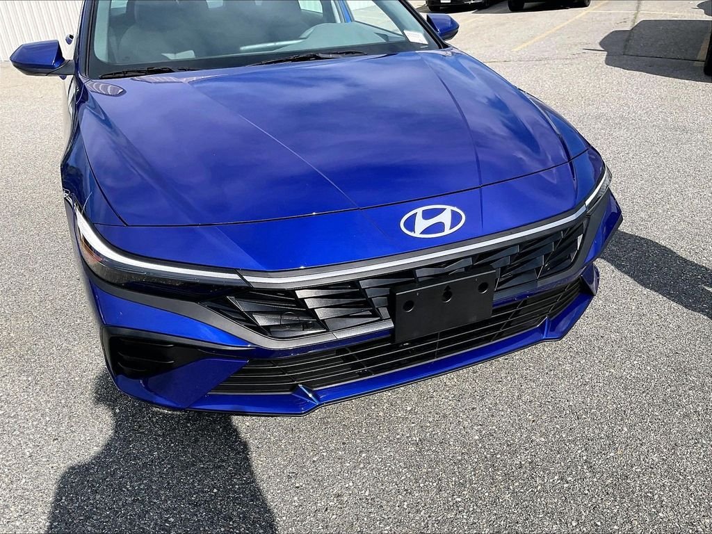 Used 2025 Blue Hyundai SE image 30