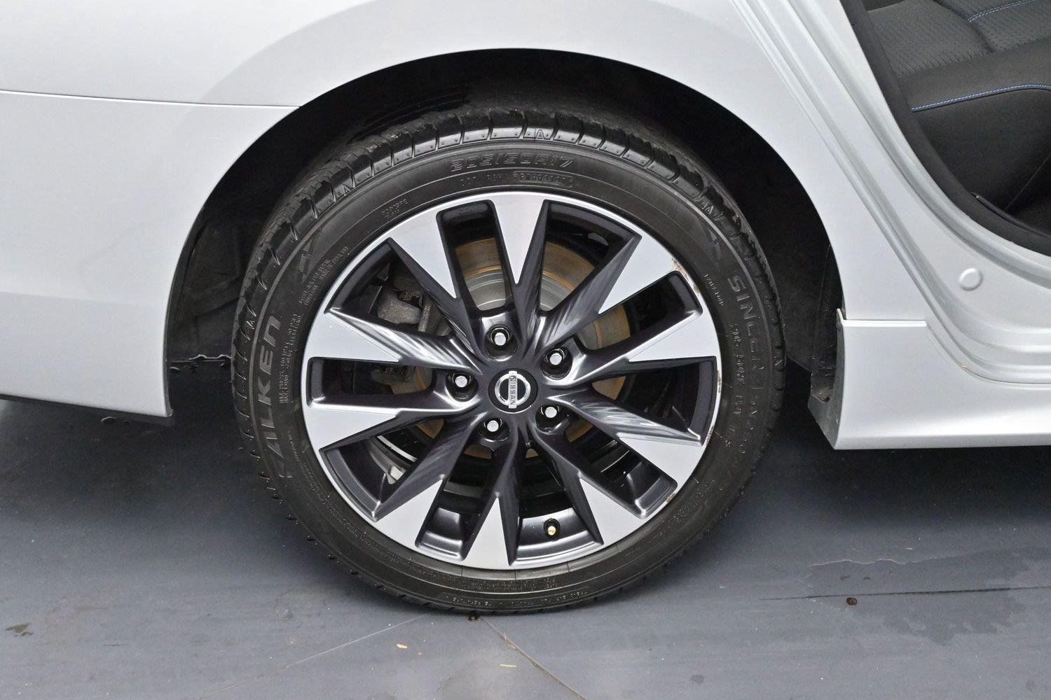 Used 2017 Brilliant Silver Nissan SR Turbo image 33