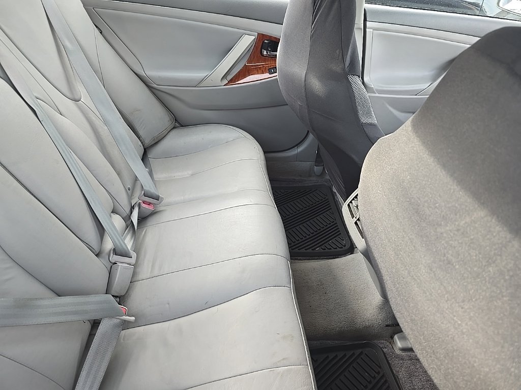 Used 2011 Green Toyota Base image 13