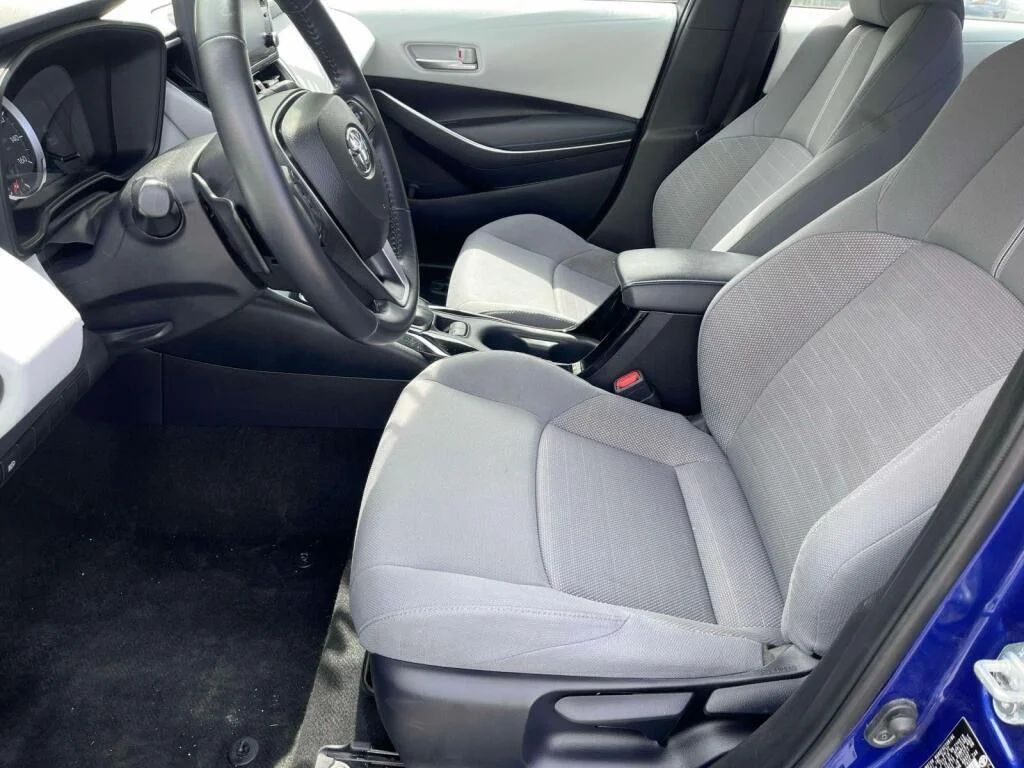 Certified Used 2022 Blue Crush Metallic Toyota SE image 16