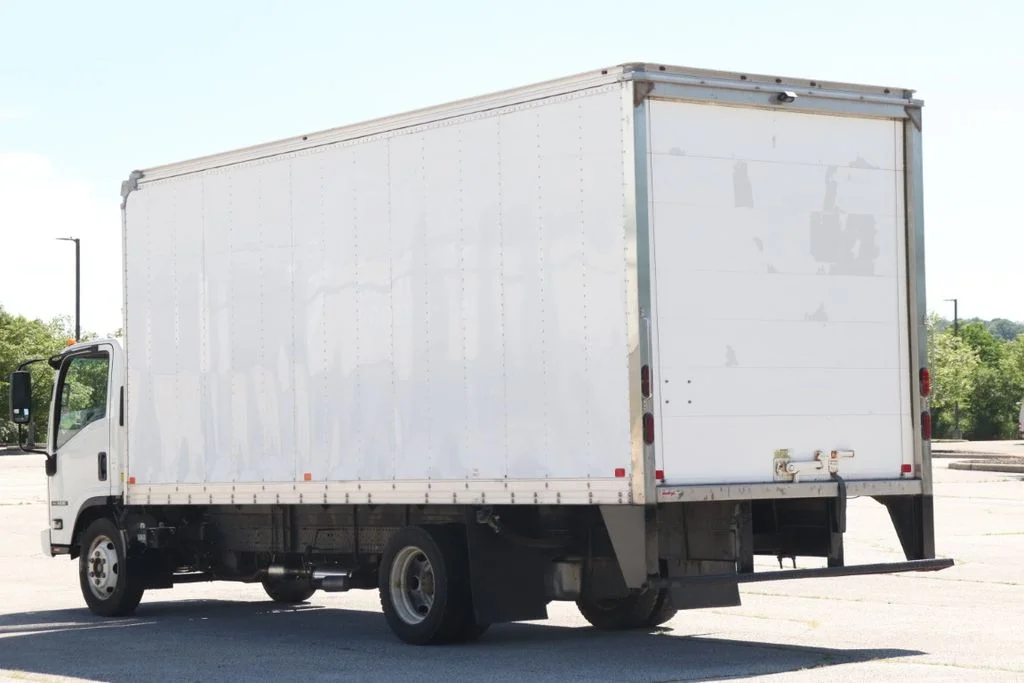 Used 2022  Isuzu NPR image 7