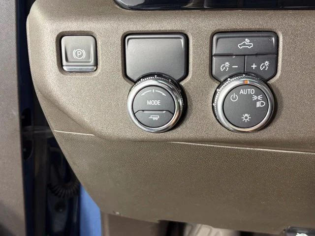 Used 2024  GMC SLE image 23