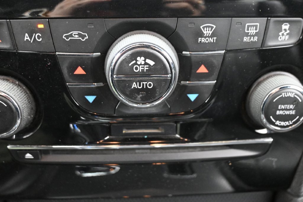 Used 2014 White Chrysler S image 20
